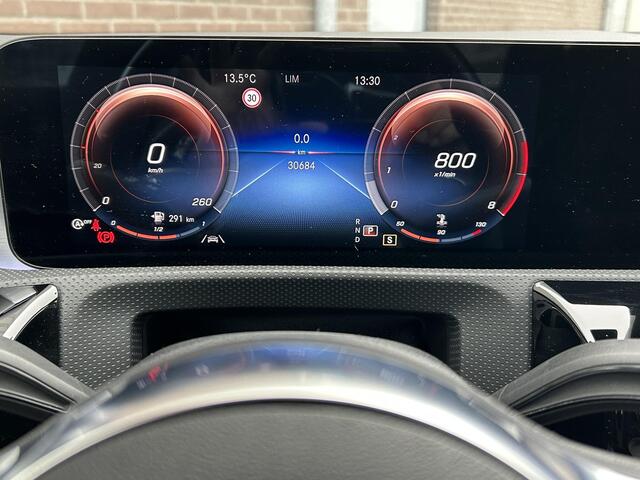 Mercedes-Benz CLA-KLASSE 180 AMG Line | Panoramadak | Sfeerverlichting |