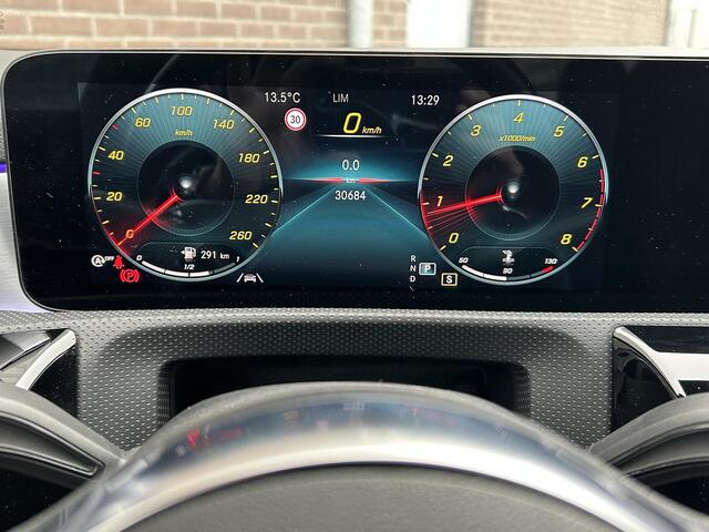 Mercedes-Benz CLA-KLASSE 180 AMG Line | Panoramadak | Sfeerverlichting |