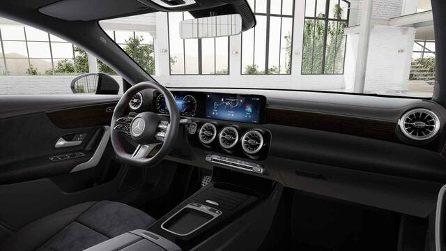 Mercedes-Benz CLA-KLASSE 180 Star Edition AMG Line Plus | Night pakket | Panoramadak | Stoelverwarming |