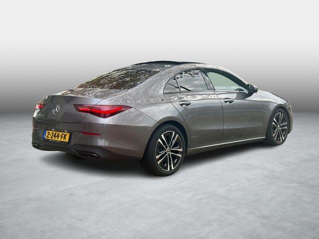 Mercedes-Benz CLA-KLASSE 180 | Panoramadak | Nightpakket |