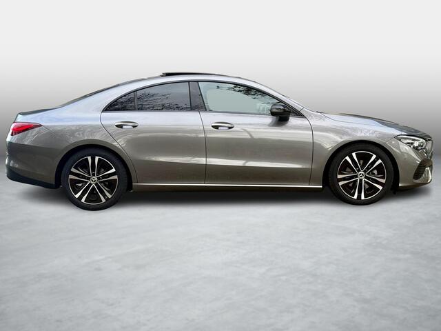 Mercedes-Benz CLA-KLASSE 180 | Panoramadak | Nightpakket |