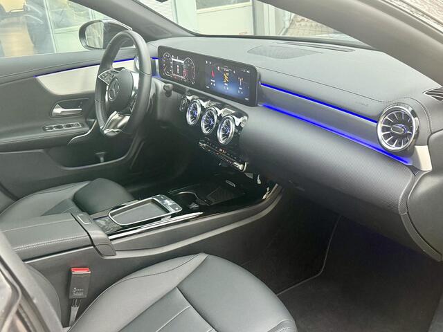 Mercedes-Benz CLA-KLASSE 180 | Panoramadak | Nightpakket |