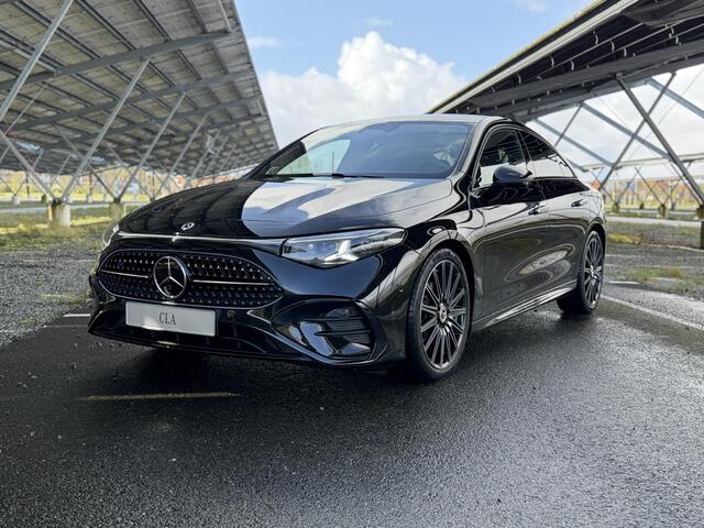 Mercedes-Benz CLA-KLASSE 180 Business Solution AMG | Night | Burmester | Panoramadak | AMG-line Plus | Premium Plus | Trekhaak | Massagestoelen |
