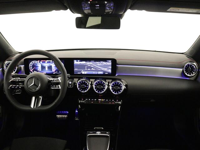 Mercedes-Benz CLA-KLASSE 180 AMG Line 5 spaaks lichtmetalen velgen | Nightpakket | Premium Pakket | Distronic | MB-paasweekend