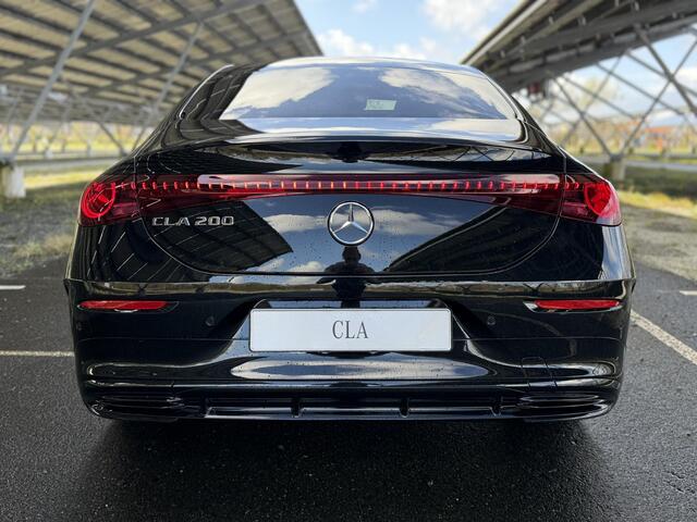 Mercedes-Benz CLA-KLASSE 200 Business Solution AMG 58 kWh | Night | Panoramadak | Premium Plus | Superscreen | Trekhaak | Head-Up | Burmester | 19" LM velgen |