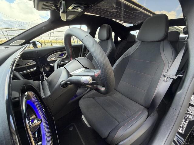 Mercedes-Benz CLA-KLASSE 200 Business Solution AMG 58 kWh | Night | Panoramadak | Premium Plus | Superscreen | Trekhaak | Head-Up | Burmester | 19" LM velgen |