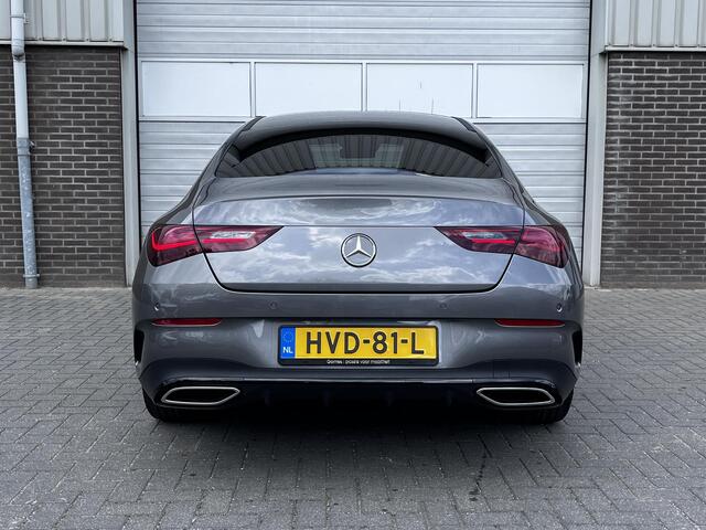 Mercedes-Benz CLA-KLASSE 180 Star Edition AMG | Night Pakket | Panoramadak | Bruin Interieur | Dodehoekassistent | Apple CarPlay | Android Auto | Sfeerverlichting | Stoelverwarming | Parkeersensoren | Achteruitrijcamera | Elektrisch Inklapbare Buitenspiegels