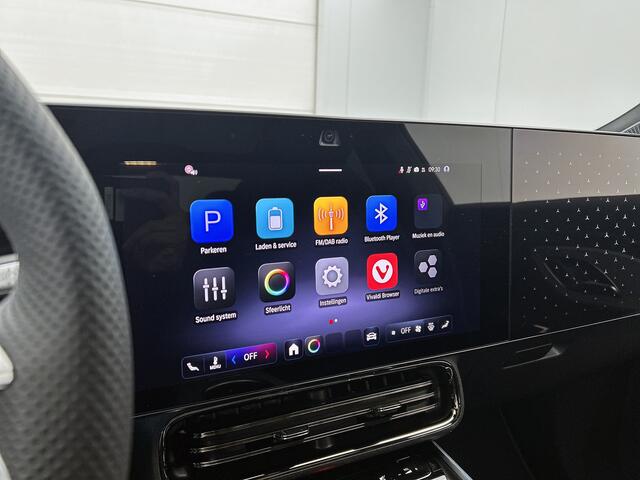 Mercedes-Benz CLA-KLASSE 200 Business Solution AMG | Nightpakket | Smartphone integratie | URBAN GUARD | Vast panoramadak | Sfeerverlichting | Stoelverwarming | Sportstoelen | Adaptieve cruisecontrol |