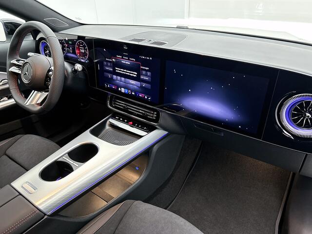 Mercedes-Benz CLA-KLASSE 180 Business Solution AMG | Premium pakket | Nightpakket | Trekhaak | Smartphone integratie | PARKTRONIC | URBAN GUARD | Sfeerverlichting | Stoelverwarming | Sportstoelen | Vast panoramadak |