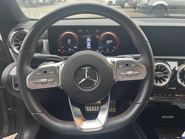 Mercedes-Benz CLA-KLASSE 180 AMG Line | Panoramadak | CarPlay | Cruise Control | Navigatie | Led Koplampen