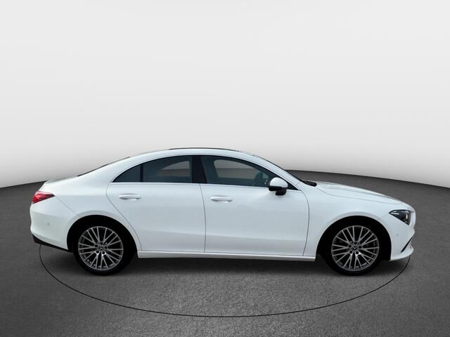 Mercedes-Benz CLA-KLASSE 180 Business Solution Luxury Aut | Panoramadak | Sfeerled