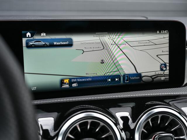 Mercedes-Benz CLA-KLASSE 250 e AMG Line | Panoramadak | Distronic | Night pack | Stoelverwarming | 360 camera | Keyless | Head-up | Ambiance interieur