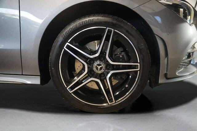 Mercedes-Benz CLA-KLASSE 250 e Business Solution AMG Limited | Nightpakket | Panoramadak | Sfeerverlichting | Advanced Sound System | Stoelverwarming | Multibeam LED