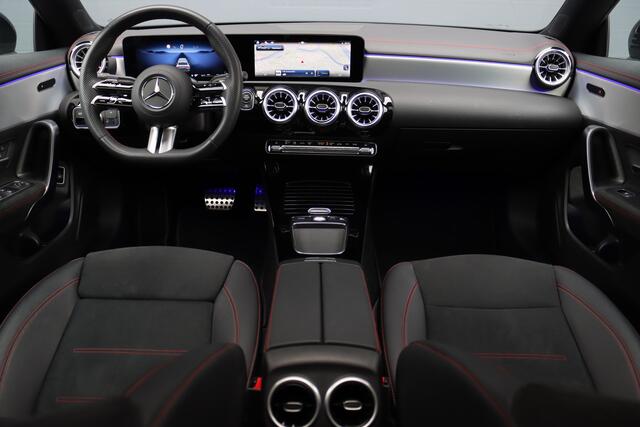 Mercedes-Benz CLA-KLASSE 180 Star Edition AMG Line | Panoramadak | Distronic | Camera | Sfeerverlichting | Keyless Go | Multibeam LED | Zitcomfortpakket | Nightpakket |
