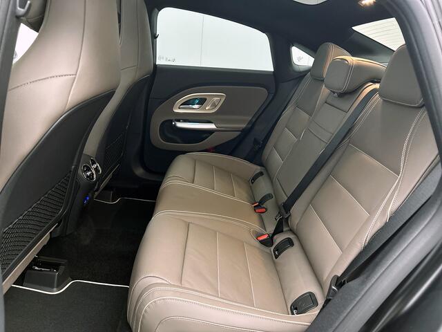 Mercedes-Benz CLA-KLASSE 200 Business Solution AMG | Edition pakket | Nightpakket | Premium Plus pakket | URBAN GUARD | Smartphone integratie | Vast panoramadak | Sierelementen in geanodiseerd goud |