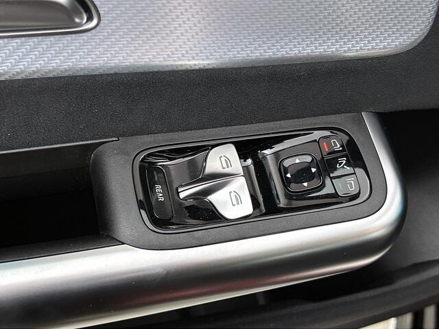 Mercedes-Benz CLA-KLASSE 200 Business Solution AMG | Parkeerpakket | Smartphone integratie | URBAN GUARD | Vast panoramadak | Sfeerverlichting | Gezichtsherkenning | Stoelverwarming |