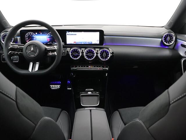 Mercedes-Benz CLA-KLASSE 180 Business Solution AMG | Panoramaschuifdak | AMG Line Plus | Nightpakket | Head-Up | Dodehoekassistent