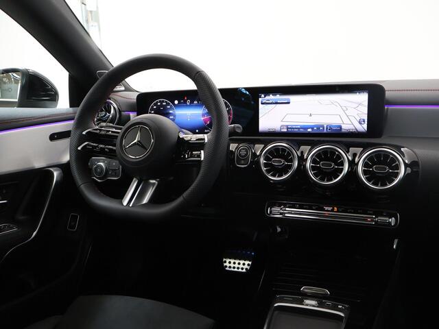 Mercedes-Benz CLA-KLASSE 180 Business Solution AMG | Panoramadak | Burmester Sound System | Rijassistentie Pakket | Sfeerverlichting | 360 Graden Camera |