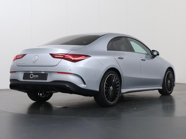 Mercedes-Benz CLA-KLASSE 180 Business Solution AMG | Panoramaschuifdak | AMG-line plus | Head-Up | Dodehoekassistent | Nightpakket |