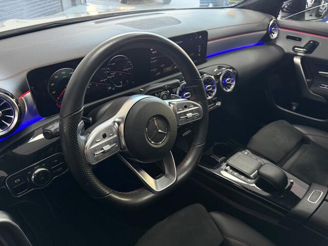 Mercedes-Benz CLA-KLASSE CLA 200 AMG PANO MEMORY SFEER