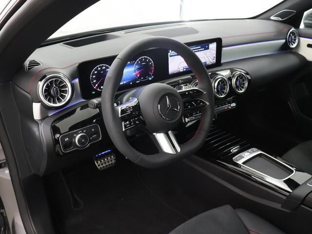 Mercedes-Benz CLA-KLASSE Coupé 180 Business Solution AMG | Premium plus | Winterpakket | Techniekpakket | Burmester | Panoramaschuifdak | Head-up display | Stoelverwarming | 360° camera |
