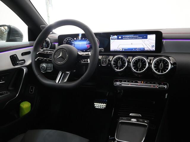 Mercedes-Benz CLA-KLASSE Coupé 180 Business Solution AMG | Premium plus | Winterpakket | Techniekpakket | Burmester | Panoramaschuifdak | Head-up display | Stoelverwarming | 360° camera |
