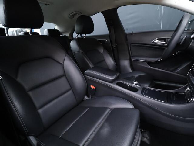 Mercedes-Benz CLA-KLASSE 180 AMG [APPLE CARPLAY, AMG VELG, LEDER INTERIEUR, CRUISE CONTROL, AUTOMATISCH DIMLICHT, SCHAKELFLIPPERS, NIEUWSTAAT]