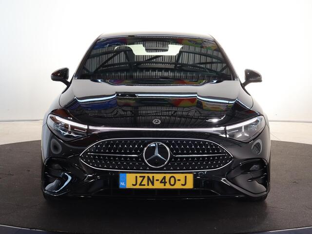 Mercedes-Benz CLA-KLASSE 180 Business Solution AMG | Superscreen | Premium Pakket | Panoramadak | Trekhaak |
