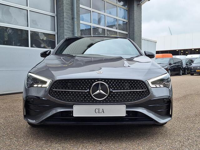 Mercedes-Benz CLA-KLASSE 200 AMG Line | Premium Pakket | Night Pakket | Winter Pakket | Panoramadak | Trekhaak | Burmester Surround Sound | MULTIBEAM LED Koplampen | Dodehoekassistent |