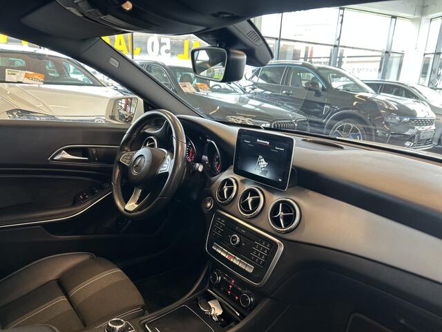 Mercedes-Benz CLA-KLASSE 180 Business Solution | Cruise control | Climate control | Achteruitrijcamera | Stoelverwarming | Nederlands geleverd