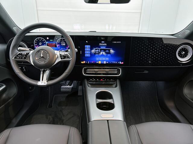 Mercedes-Benz CLA-KLASSE 180 Business Solution | Nightpakket | Parkeerpakket | Smartphone integratie | Gezichtsherkenning | Vast panoramadak | URBAN GUARD | Sierelementen kunststof antraciet |