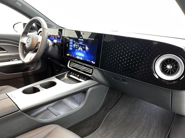 Mercedes-Benz CLA-KLASSE 180 Business Solution | Nightpakket | Parkeerpakket | Smartphone integratie | Gezichtsherkenning | Vast panoramadak | URBAN GUARD | Sierelementen kunststof antraciet |