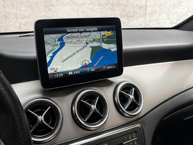 Mercedes-Benz CLA-KLASSE 180 AMG Sport Automaat (SCHUIFDAK, GROOT NAVI, LEDER, GETINT GLAS, SPORTSTOELEN, ZWART HEMEL, CRUISE, NIEUWE APK, NIEUWSTAAT)