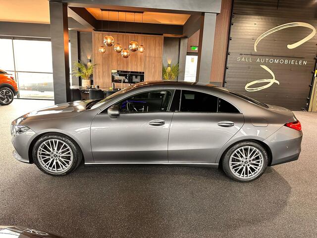 Mercedes-Benz CLA-KLASSE 180 Luxury Line stoelverwarming/Ambilight/Navi/Dealeronderhouden