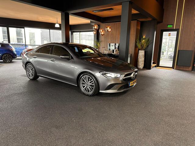 Mercedes-Benz CLA-KLASSE 180 Luxury Line stoelverwarming/Ambilight/Navi/Dealeronderhouden