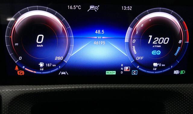 Mercedes-Benz CLA-KLASSE 250 e AMG Line / CLA45 AMG diffuser / Panamericana Grille / Elektr. verstelbare voorstoelen + memory / Multibeam LED / Ambienteverlichting / Apple Carplay - Android Auto / Stoelverwarming /Rondomzichtcamera / Grootlicht assistent / Keyless / Achteruitrijc