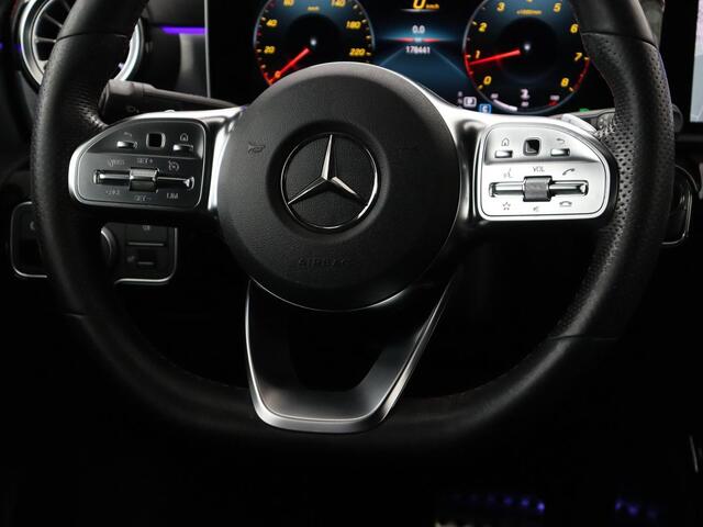Mercedes-Benz CLA-KLASSE 180 AMG Line | Panoramadak | Carplay | Leder/Alcantara | Stoelverwarming | Navigatie | Keyless | Camera | Full LED | Sportstoelen | Widescreen | Sfeerverlichting | Climate control
