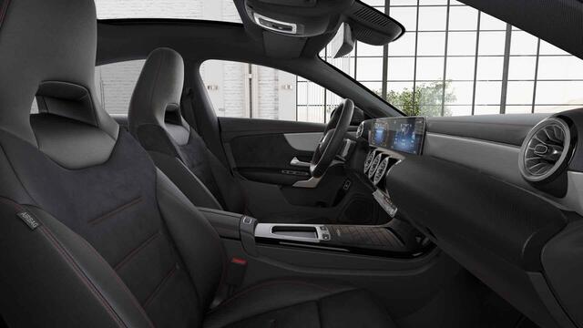 Mercedes-Benz CLA-KLASSE 180 AMG Line | Night | Panoramadak | Sfeerverlichting | 19" multispaaks velgen |