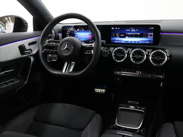 Mercedes-Benz CLA-KLASSE 180 Business Solution AMG | Panoramaschuifdak | AMG Line Plus | Head-up display | Nightpakket | 360° camera | Dodehoekassistent |