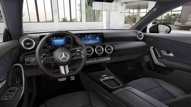 Mercedes-Benz CLA-KLASSE 250 e Star Edition AMG Line | Multibeam | Panoramadak | Night | Multispaaks lichtmetalen velgen | Stoelverwarming |
