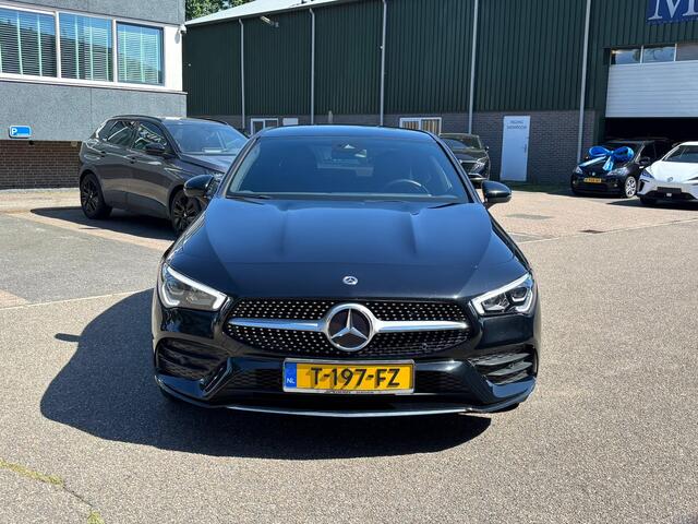 Mercedes-Benz CLA-KLASSE 250 e AMG PHEV | SFEERVERLICHTING | WIDESCREEN | AFN. TREKHAAK | STOELVERWARMING | 19 INCH | RIJKLAAR MET 12 MND BOVAG GARANTIE