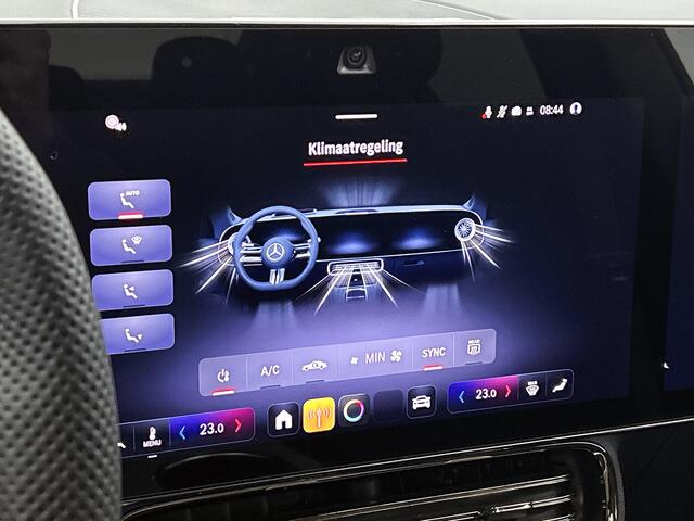 Mercedes-Benz CLA-KLASSE 180 Business Solution AMG | Premium pakket | Nightpakket | Trekhaak | Smartphone integratie | URBAN GUARD | Vast panoramadak | Memorypakket | Sfeerverlichting | Adaptieve cruisecontrol |
