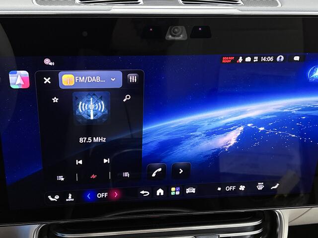 Mercedes-Benz CLA-KLASSE 200 Business Solution Luxury 58 kWh | Winterpakket | Warmtewerend, donkergetint glas | Massagefunctie | Vast panoramadak | Sierdelen openporig bruin eikenhout met aluminium lijnen | 18 inch vijfspaaks lichtmetalen velgen |