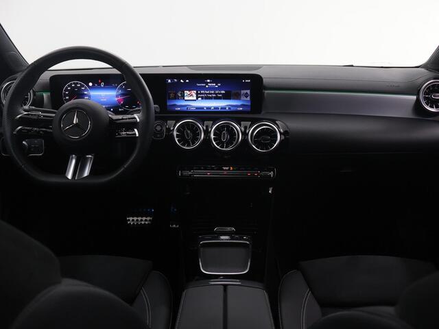 Mercedes-Benz CLA-KLASSE 180 Business Solution AMG | Night | Panoramadak | Multibeam | Sfeerverlichting | Memory |