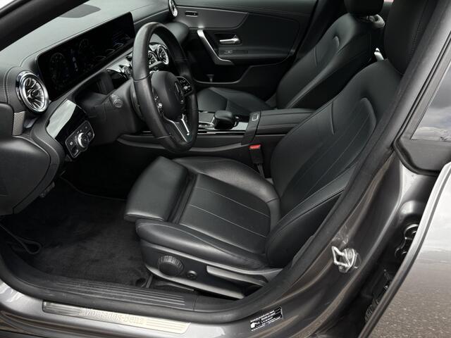 Mercedes-Benz CLA-KLASSE 180 Business Solution Luxury Aut | Sfeerverlichting | 18" MB mul