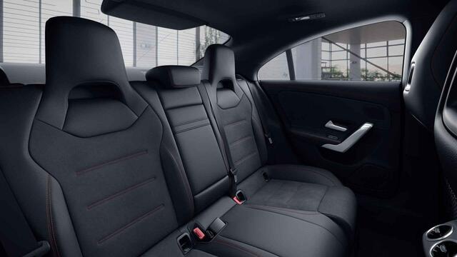 Mercedes-Benz CLA-KLASSE 180 Business Solution AMG | Night pakket | Panoramadak | Stoelverwarming | Burmester |
