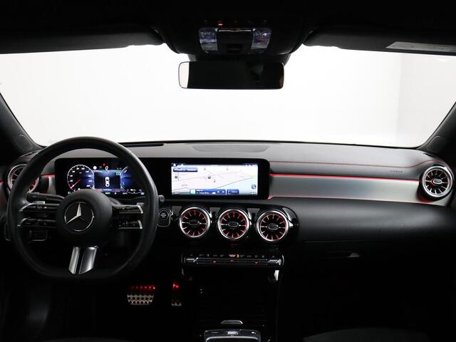 Mercedes-Benz CLA-KLASSE 250e AMG Facelift | Panoramadak | ACC | 360° Camera | Burmester!