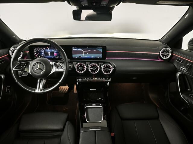 Mercedes-Benz CLA-KLASSE 180 Luxury Line | Panoramadak | Leder | Wide screen |