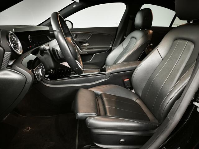 Mercedes-Benz CLA-KLASSE 180 Luxury Line | Panoramadak | Leder | Wide screen |