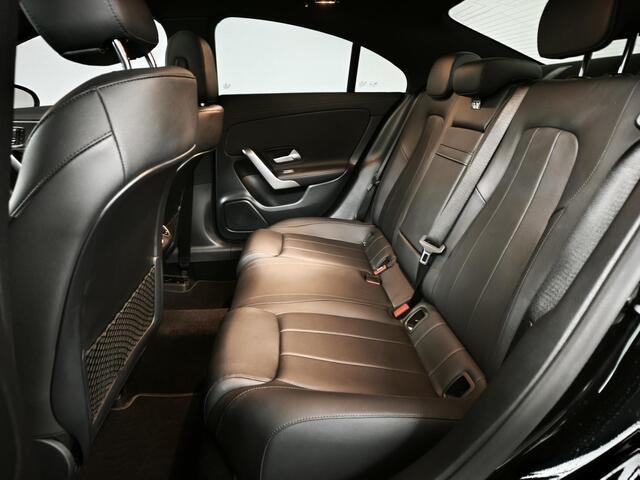 Mercedes-Benz CLA-KLASSE 180 Luxury Line | Panoramadak | Leder | Wide screen |